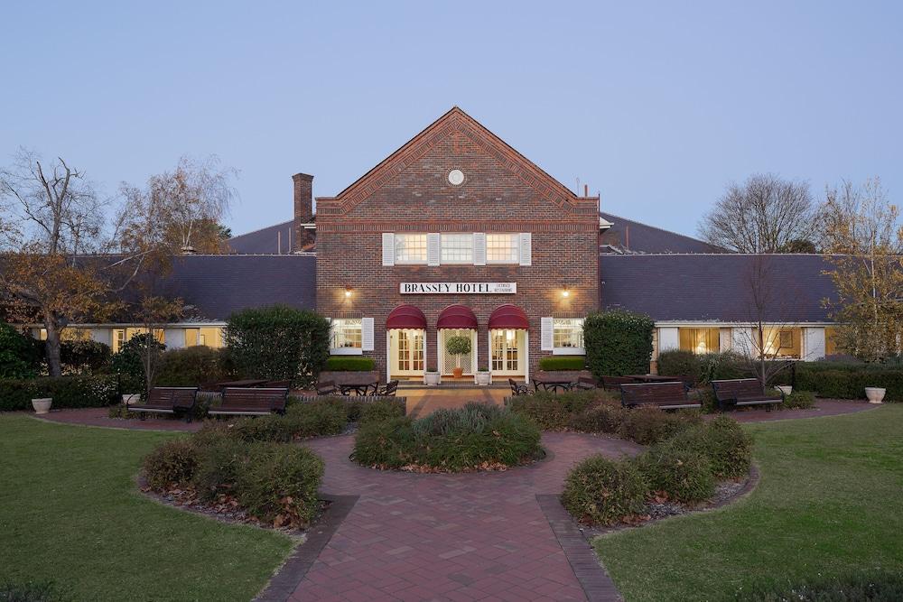 Brassey Hotel - Managed By Doma Hotels Канбера Екстериор снимка