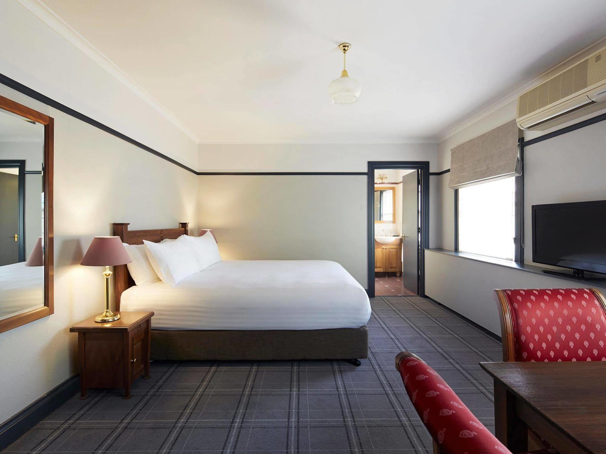 Brassey Hotel - Managed By Doma Hotels Канбера Екстериор снимка