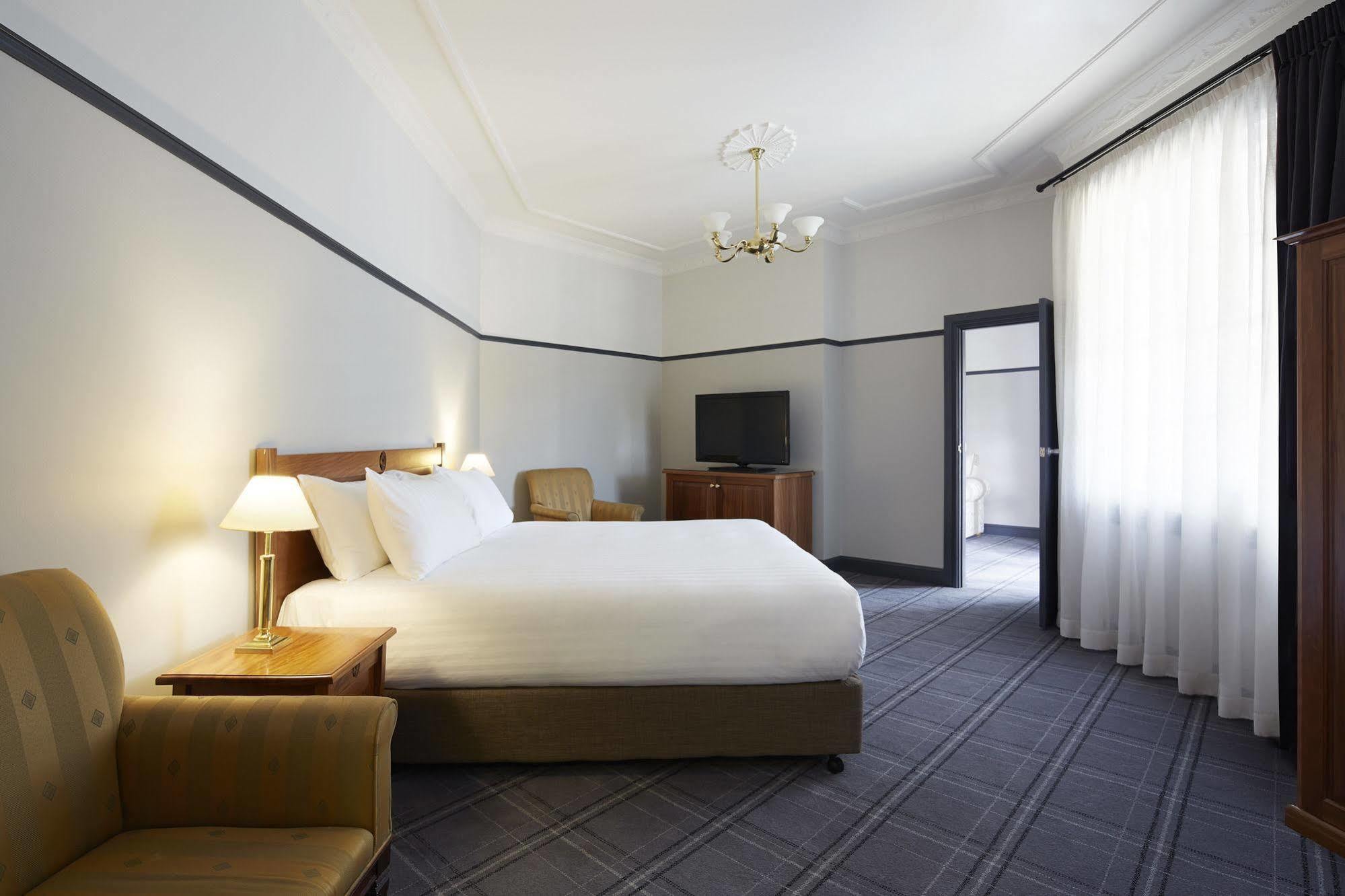 Brassey Hotel - Managed By Doma Hotels Канбера Екстериор снимка